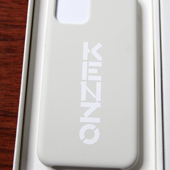 BNWT KENZO OFF WHITE LOGO IPHONE XI PRO CASE - Picture 2 of 5